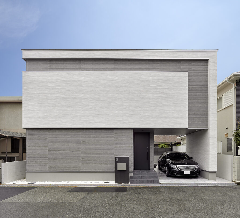 ホワイト×グレーのシンプル外観