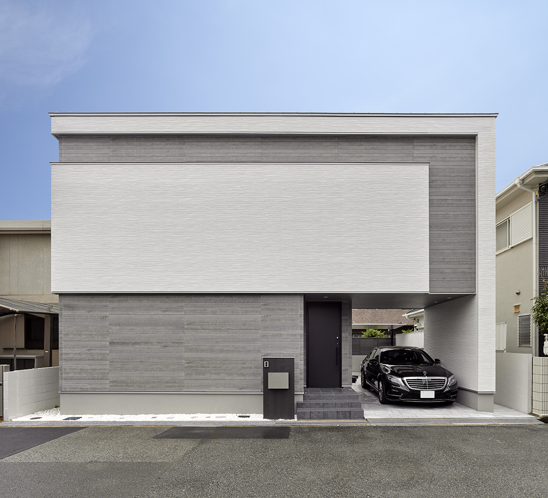 ホワイト×グレーのシンプル外観